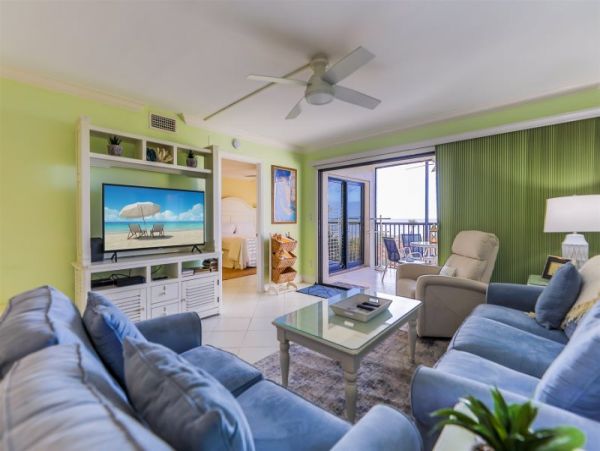 Sanibel Second Floor Corner Unit with Great Gulf Views