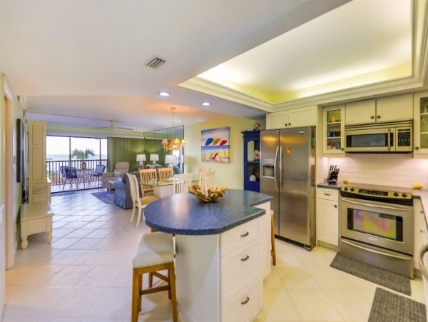 Sanibel Second Floor Corner Unit with Great Gulf Views