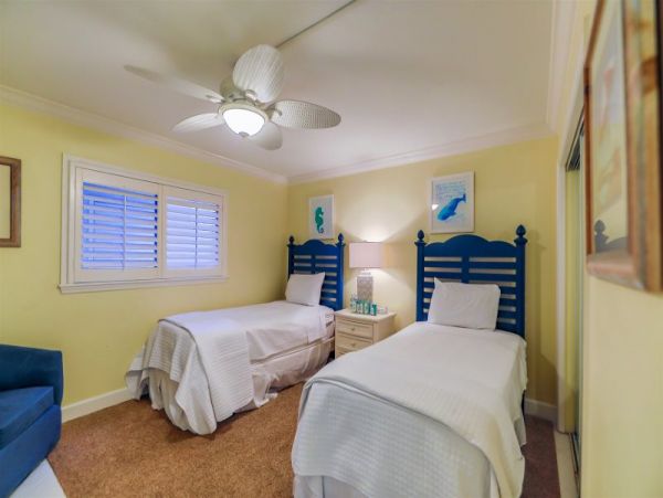 Sanibel Second Floor Corner Unit with Great Gulf Views