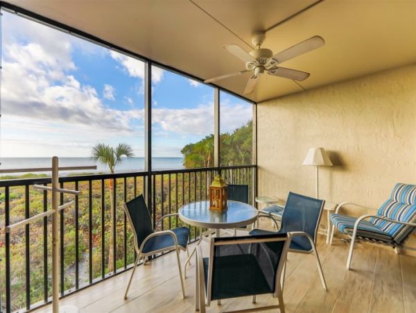 Sanibel Second Floor Corner Unit with Great Gulf Views