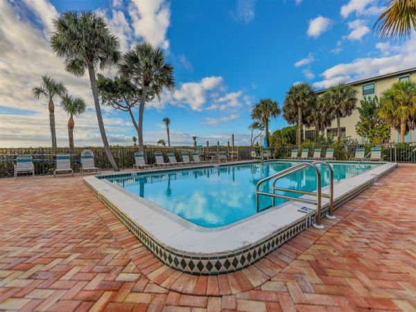 Sanibel Second Floor Corner Unit with Great Gulf Views