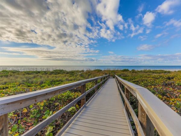 Sanibel Second Floor Corner Unit with Great Gulf Views