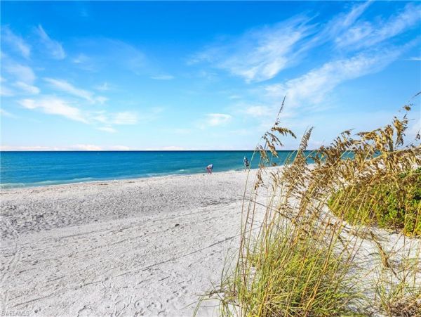 Sanibel Second Floor Corner Unit with Great Gulf Views