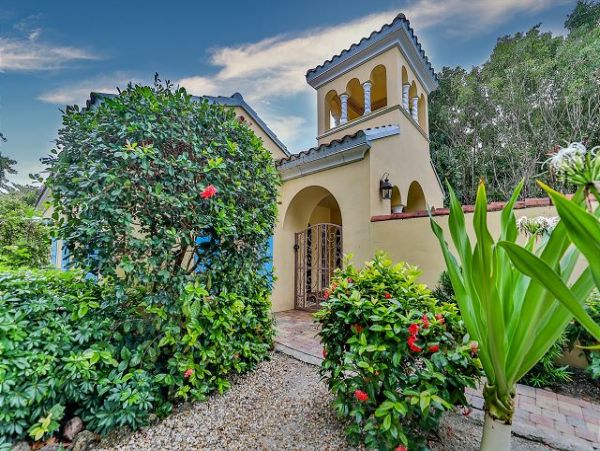 Four Bedroom Captiva Island Vacation Home with Pool - Luxury Mediterranean Retreat