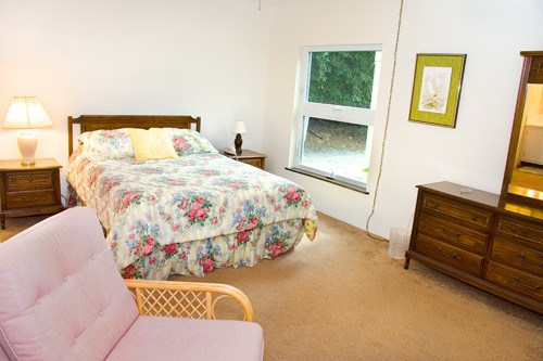 queen bedroom