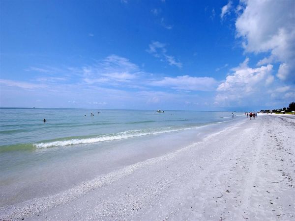 Sanibel Vacation Condo 2 Bedrooms Plus Den