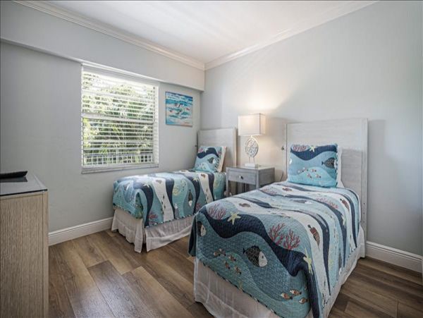 Sanibel Vacation Condo 2 Bedrooms Plus Den