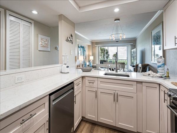 Sanibel Vacation Condo 2 Bedrooms Plus Den