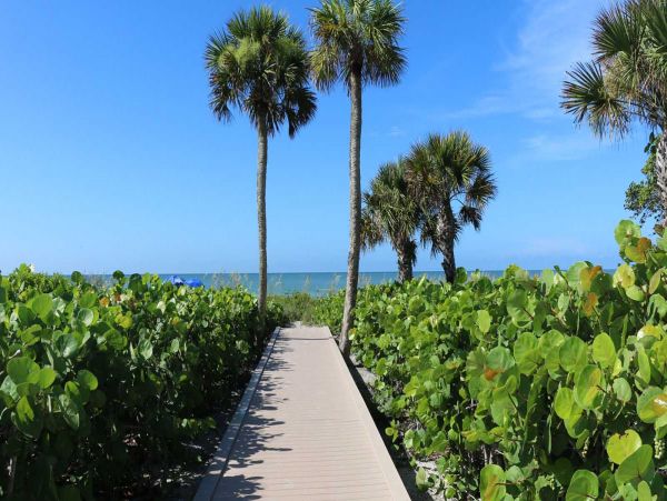 Sanibel Vacation Condo 2 Bedrooms Plus Den