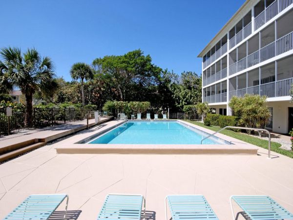 Sanibel Vacation Condo 2 Bedrooms Plus Den