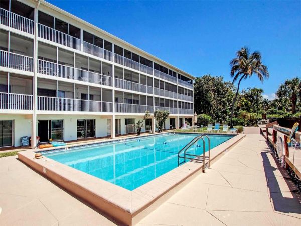 Sanibel Vacation Condo 2 Bedrooms Plus Den