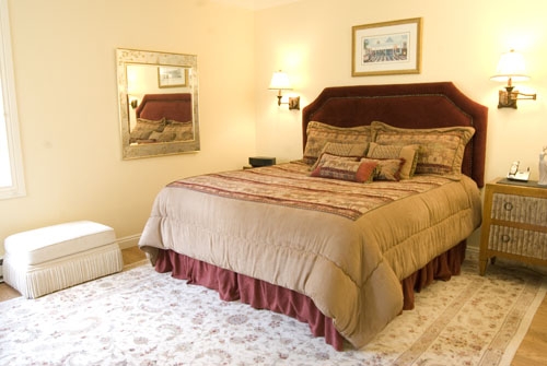 Master bedroom with king bed Master bedroom with king bed