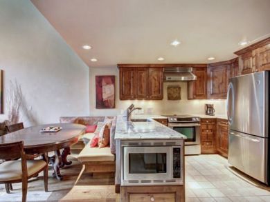 Vail Luxury Three Bedroom Condo with Communal Pool