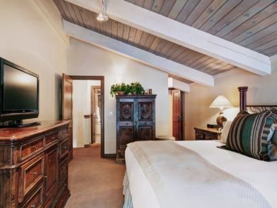 Vail Luxury Three Bedroom Condo with Communal Pool