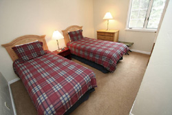 Guest bedroom with twin Beds