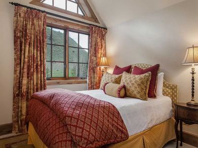 Luxury Vail Rental with Private Hot Tub and Four Bedrooms