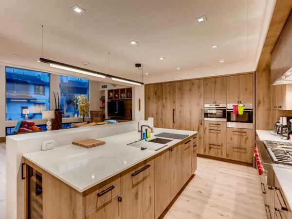 Vail 5 Bedroom Condo Close to Dining, Shopping and Ski Lift