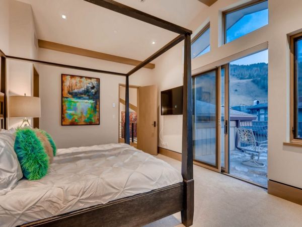 Vail 5 Bedroom Condo Close to Dining, Shopping and Ski Lift