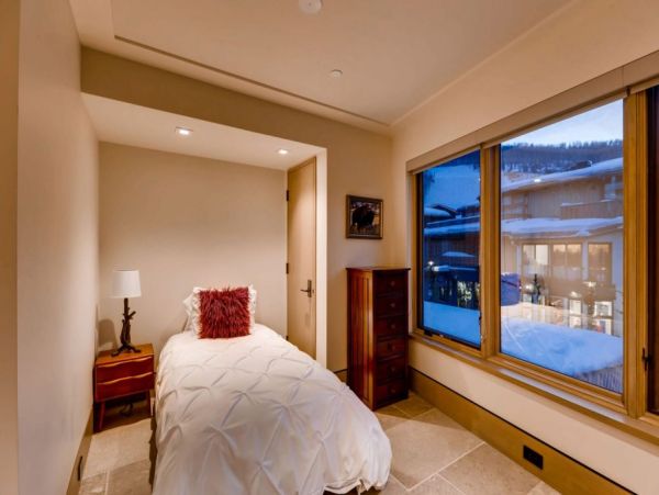 Vail 5 Bedroom Condo Close to Dining, Shopping and Ski Lift