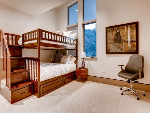Vail 5 Bedroom Condo Close to Dining, Shopping and Ski Lift