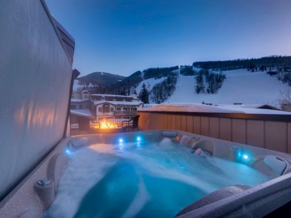 Vail 5 Bedroom Condo Close to Dining, Shopping and Ski Lift