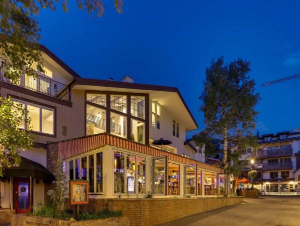 Vail 5 Bedroom Condo Close to Dining, Shopping and Ski Lift