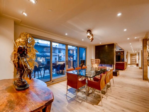 Vail 5 Bedroom Condo Close to Dining, Shopping and Ski Lift