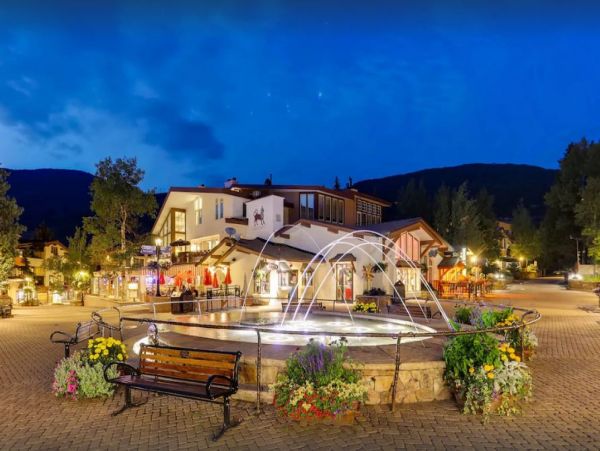 Vail 5 Bedroom Condo Close to Dining, Shopping and Ski Lift