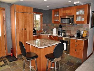 Kitchen with Breakfast Bar