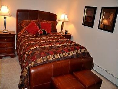 Bedroom with one bed