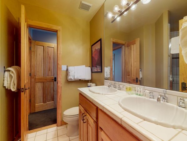 Rent this Four Bedroom Ski Rental Vail Colorado 3100 Sq ft