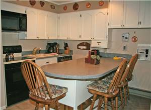 Breakfast bar in kitchen