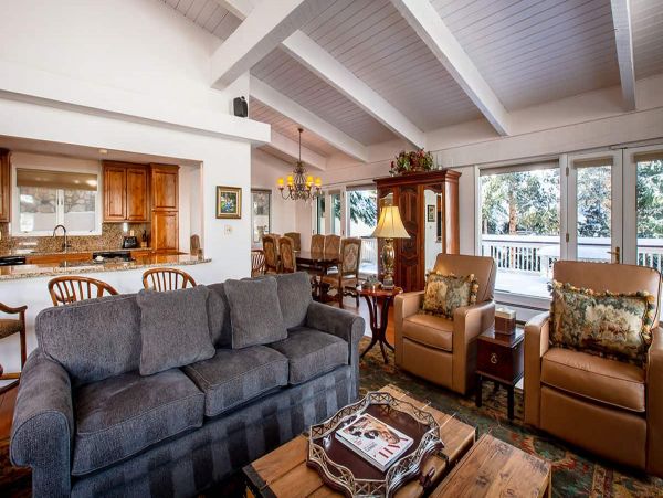 Ski Lionshead and Relax in this 4 Bedroom Home with Pool