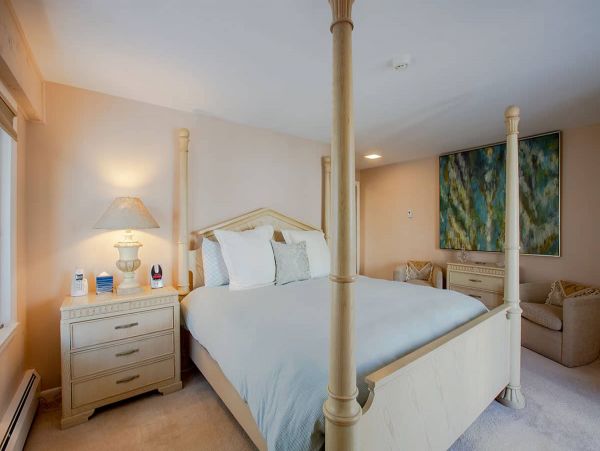 Ski Lionshead and Relax in this 4 Bedroom Home with Pool