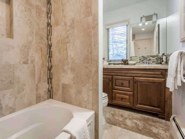 Ski Lionshead and Relax in this 4 Bedroom Home with Pool