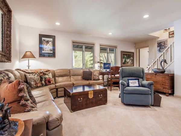 Ski Lionshead and Relax in this 4 Bedroom Home with Pool