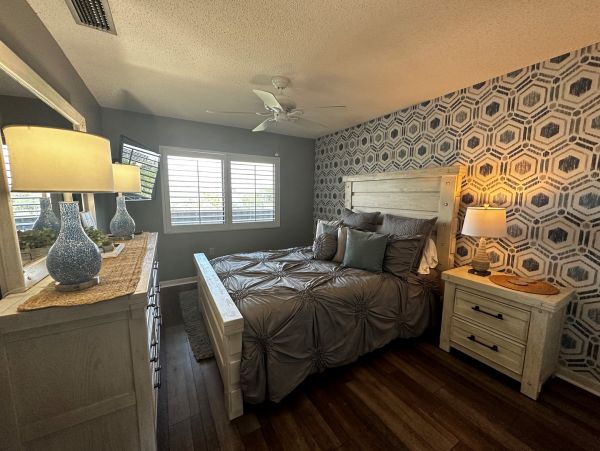 Siesta Key Beach Vacation Condo with Great Views & Pool