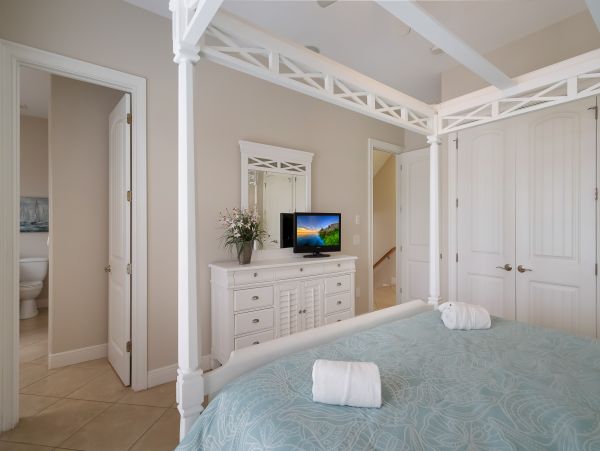 Six Bedroom Anna Maria Rental -  Peeks of The Gulf of Mexico