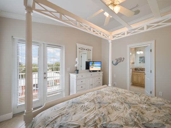 Six Bedroom Anna Maria Rental -  Peeks of The Gulf of Mexico