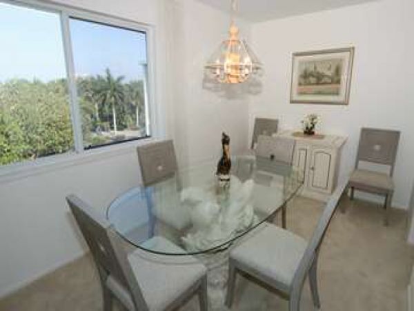 Sanibel Two Bedroom Condo Sleeps 6 Located on the Beach