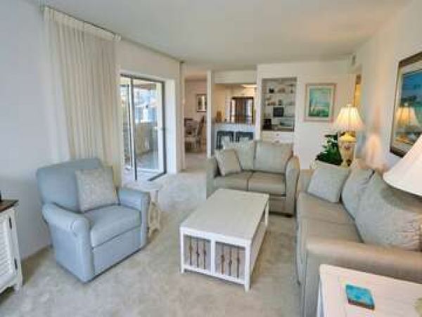 Sanibel Two Bedroom Condo Sleeps 6 Located on the Beach