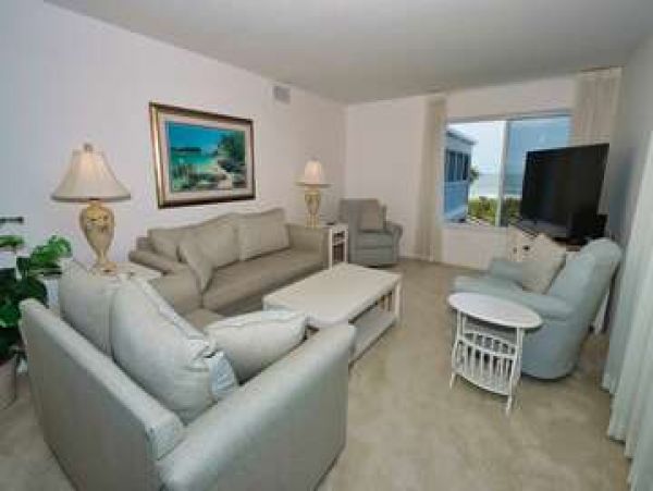 Sanibel Two Bedroom Condo Sleeps 6 Located on the Beach
