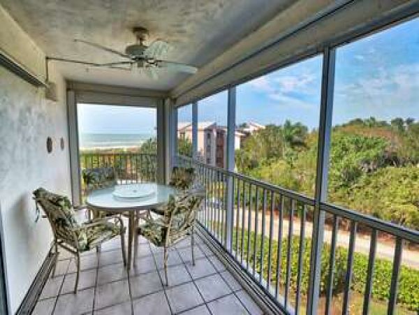 Sanibel Two Bedroom Condo Sleeps 6 Located on the Beach