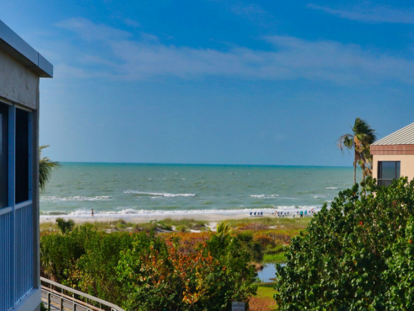 Sanibel Two Bedroom Condo Sleeps 6 Located on the Beach