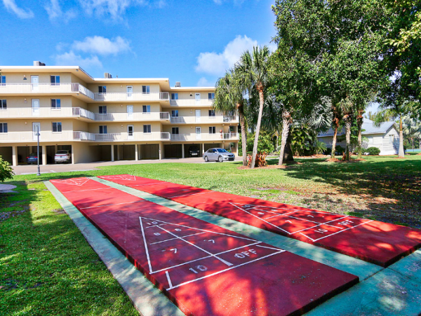 Sanibel Two Bedroom Condo Sleeps 6 Located on the Beach