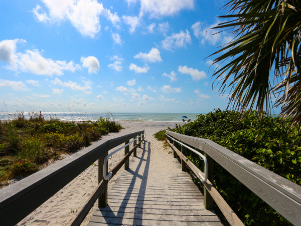 Sanibel Two Bedroom Condo Sleeps 6 Located on the Beach