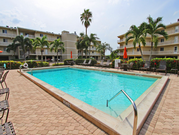 Sanibel Two Bedroom Condo Sleeps 6 Located on the Beach
