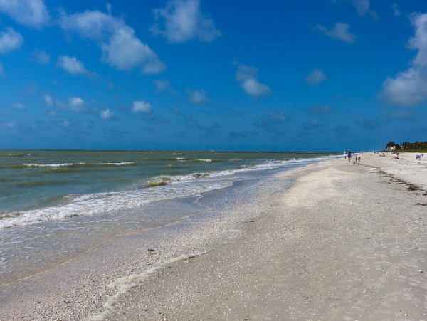 Sanibel Two Bedroom Condo Sleeps 6 Located on the Beach