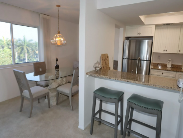 Sanibel Two Bedroom Condo Sleeps 6 Located on the Beach