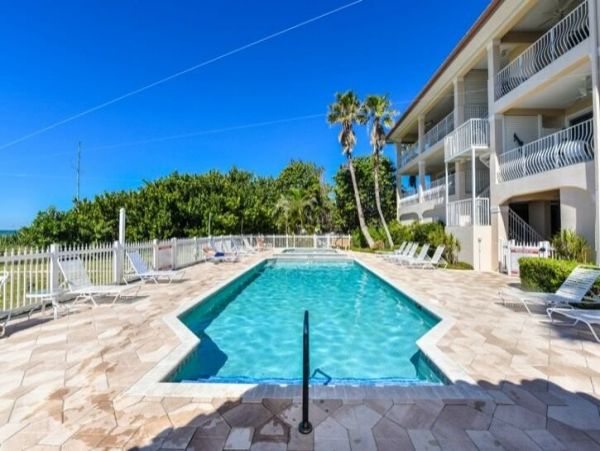 Holmes Beach Luxury Rental - Anna Maria Island Beachfront Penthouse